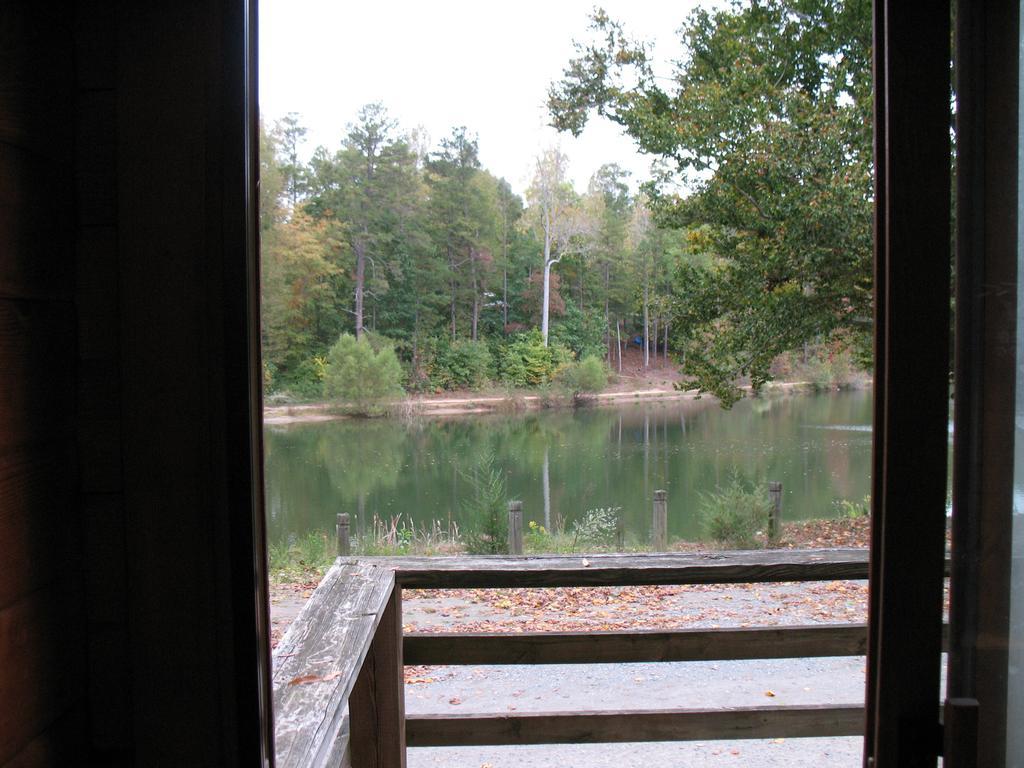 Forest Lake Camping Resort Lakefront Cabin 1 Advance Eksteriør bilde